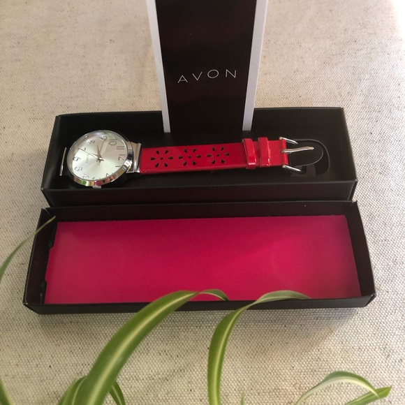Avon watch silver with red patent leather band - Picture 2 of 3